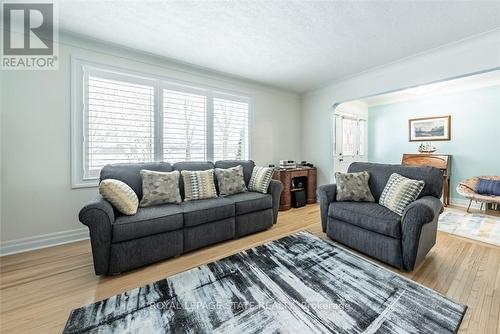 2028 Villa Nova Road, Norfolk, ON - Indoor Photo Showing Living Room