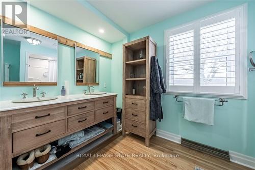 2028 Villa Nova Rd, Norfolk, ON - Indoor Photo Showing Bathroom