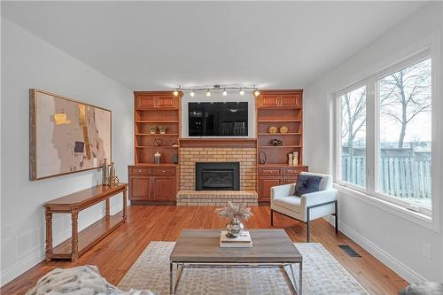 3220 Berkshire Lane, Burlington, ON - Indoor Photo Showing Living Room With Fireplace