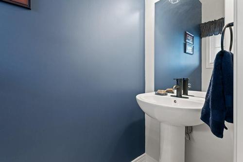 2pc bath - 84 Severino Circle, Smithville, ON - Indoor Photo Showing Bathroom