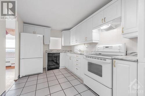 1356 Meadowlands Drive E Unit#705, Ottawa, ON - Indoor Photo Showing Kitchen