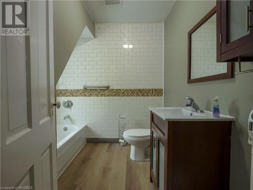 120 4Th Street Sw, Chesley, ON - Indoor Photo Showing Bathroom