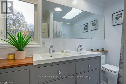 387 Scenic Dr, Brant, ON - Indoor Photo Showing Bathroom