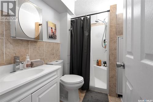 2741 Wallace Street, Regina, SK - Indoor Photo Showing Bathroom