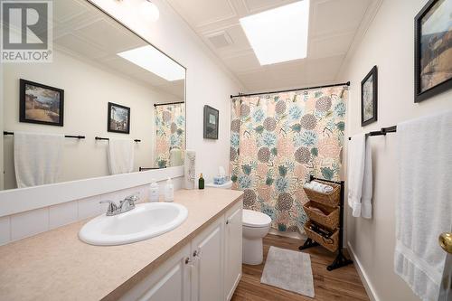 2932 Buckley Road Unit# 101, Sorrento, BC - Indoor Photo Showing Bathroom
