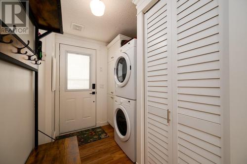 2932 Buckley Road Unit# 101, Sorrento, BC - Indoor Photo Showing Laundry Room