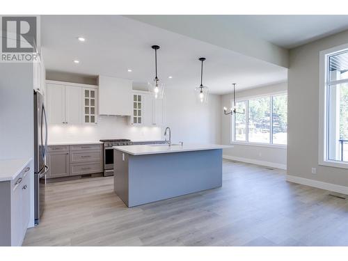 3438 Hilltown Close, Kelowna, BC - Indoor Photo Showing Kitchen With Upgraded Kitchen