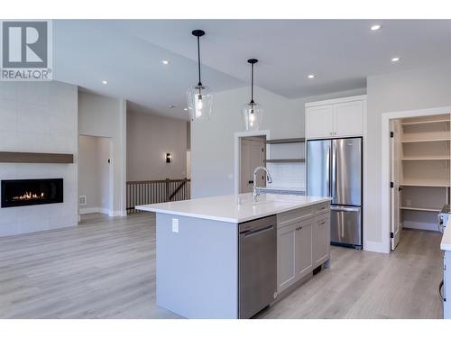 3438 Hilltown Close, Kelowna, BC - Indoor Photo Showing Kitchen With Upgraded Kitchen