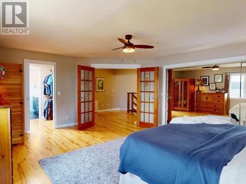 8745 Patricia Road, Powell River, BC - Indoor Photo Showing Bedroom