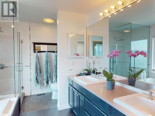 8745 Patricia Road, Powell River, BC - Indoor Photo Showing Bathroom