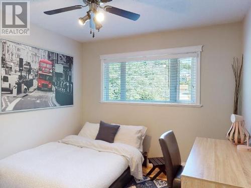 8745 Patricia Road, Powell River, BC - Indoor Photo Showing Bedroom