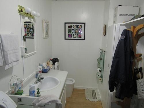 6568 19Th Street, Grand Forks, BC - Indoor Photo Showing Bathroom