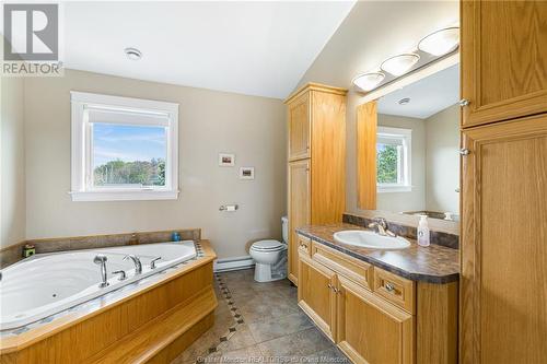 37 Sur L'Ocean, Grand-Barachois, NB - Indoor Photo Showing Bathroom