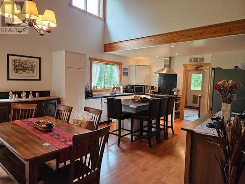 153 Wildwood Road, Nakusp, BC - Indoor Photo Showing Dining Room