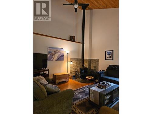 153 Wildwood Road, Nakusp, BC - Indoor With Fireplace