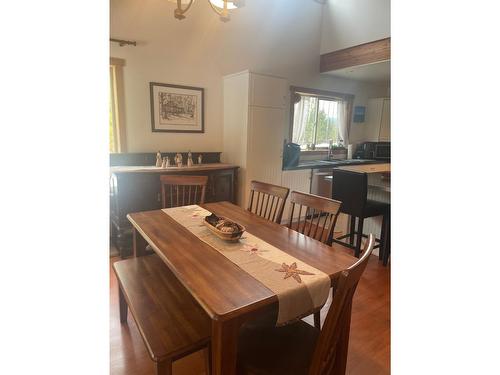153 Wildwood Road, Nakusp, BC - Indoor Photo Showing Dining Room
