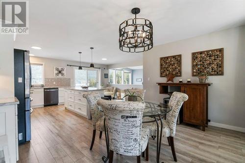 2472 Marine Place, Blind Bay, BC - Indoor Photo Showing Dining Room