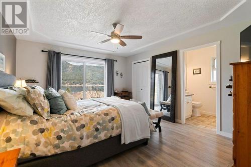 2472 Marine Place, Blind Bay, BC - Indoor Photo Showing Bedroom