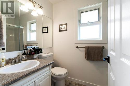 2472 Marine Place, Blind Bay, BC - Indoor Photo Showing Bathroom