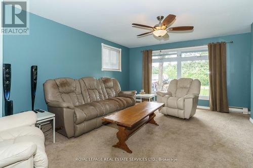 27 John St, Burk'S Falls, ON - Indoor Photo Showing Living Room