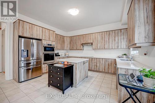 23 Zimmerman Gdns, Hamilton, ON - Indoor Photo Showing Kitchen With Stainless Steel Kitchen