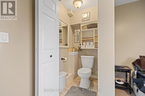 539 Forks Rd, Welland, ON - Indoor Photo Showing Bathroom