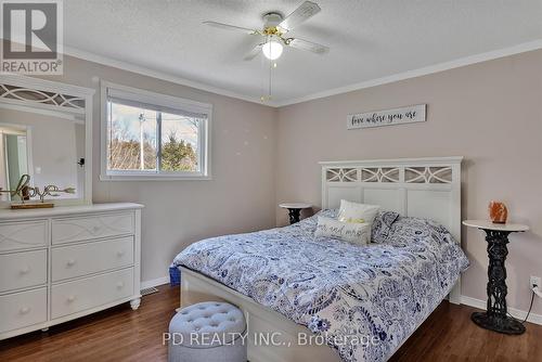 55 Clearview Dr, Kawartha Lakes, ON - Indoor Photo Showing Bedroom