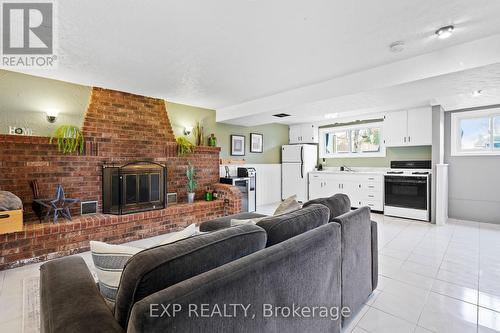 6536 Glengate St, Niagara Falls, ON - Indoor Photo Showing Living Room With Fireplace