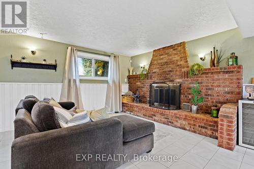 6536 Glengate St, Niagara Falls, ON - Indoor Photo Showing Other Room With Fireplace