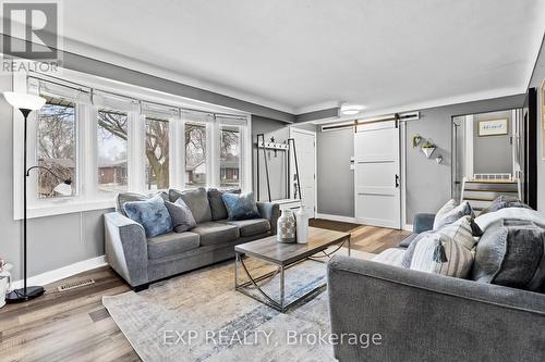 6536 Glengate Street, Niagara Falls, ON - Indoor Photo Showing Living Room