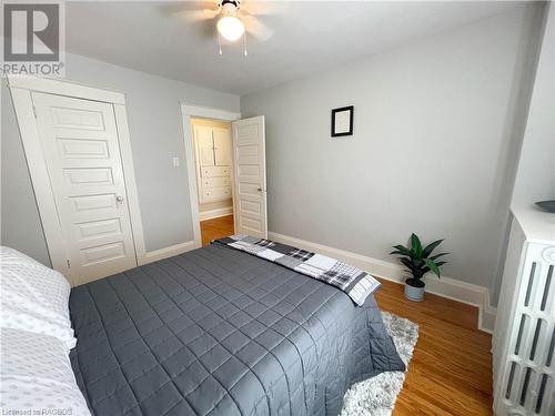 401 5Th Avenue, Hanover, ON - Indoor Photo Showing Bedroom