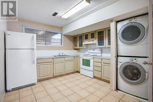 200 Prior Road N, Kelowna, BC - Indoor Photo Showing Laundry Room