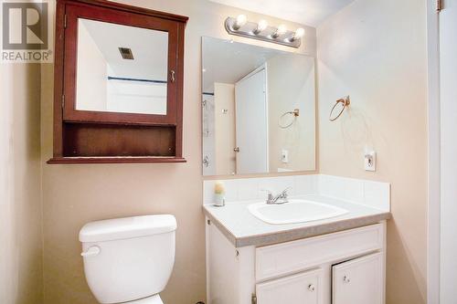 200 Prior Road N, Kelowna, BC - Indoor Photo Showing Bathroom
