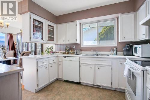 200 Prior Road N, Kelowna, BC - Indoor Photo Showing Kitchen With Double Sink