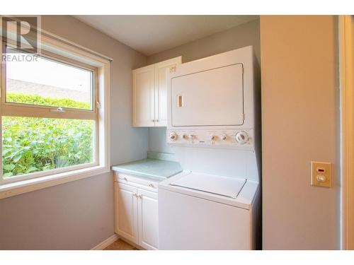 2365 Stillingfleet Road Unit# 327, Kelowna, BC - Indoor Photo Showing Laundry Room