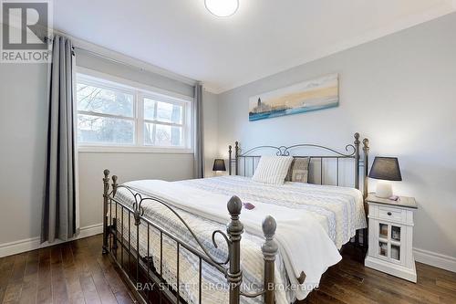 2229 Ghent Ave, Burlington, ON - Indoor Photo Showing Bedroom