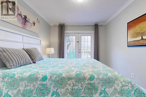 2229 Ghent Ave, Burlington, ON - Indoor Photo Showing Bedroom