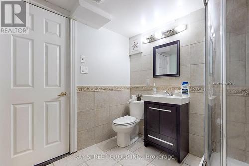 2229 Ghent Ave, Burlington, ON - Indoor Photo Showing Bathroom