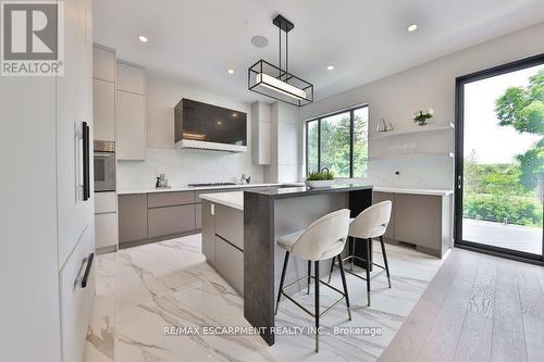 1459 Petrie Way, Mississauga, ON - Indoor Photo Showing Kitchen With Upgraded Kitchen