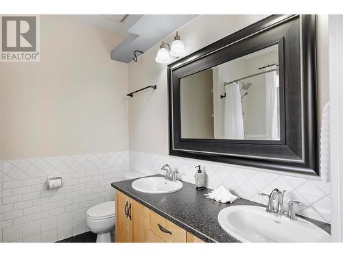 5035 Seon Crescent, Kelowna, BC - Indoor Photo Showing Bathroom