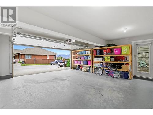 5035 Seon Crescent, Kelowna, BC - Indoor Photo Showing Garage