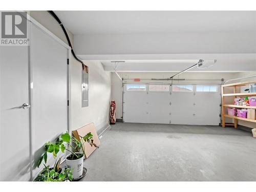 5035 Seon Crescent, Kelowna, BC - Indoor Photo Showing Garage
