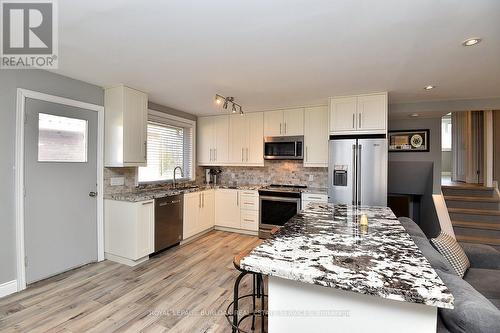 312 St Andrews Dr, Hamilton, ON - Indoor Photo Showing Kitchen With Stainless Steel Kitchen With Upgraded Kitchen