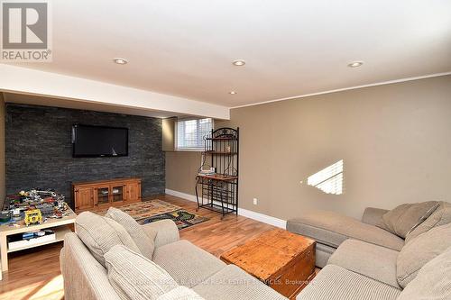 312 St Andrews Dr, Hamilton, ON - Indoor Photo Showing Living Room With Fireplace