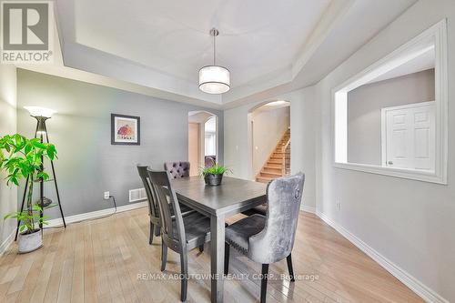 104 Garth Trails Crescent, Hamilton, ON - Indoor Photo Showing Dining Room