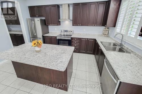 47 Fleming Crescent, Haldimand, ON - Indoor Photo Showing Kitchen With Double Sink With Upgraded Kitchen