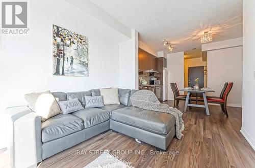 #321 -55 Ann O'Reilly Rd, Toronto, ON - Indoor Photo Showing Living Room