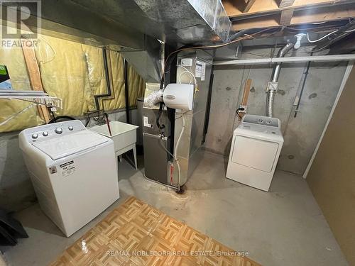 620 Gibney Cres, Newmarket, ON - Indoor Photo Showing Laundry Room
