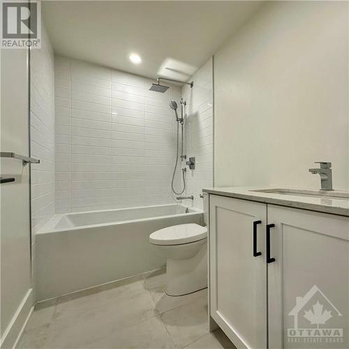 4 piece bath - 25 O'Meara Street Unit#B, Ottawa, ON - Indoor Photo Showing Bathroom