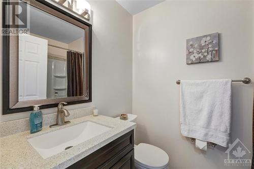 985 Karsh Drive, Ottawa, ON - Indoor Photo Showing Bathroom